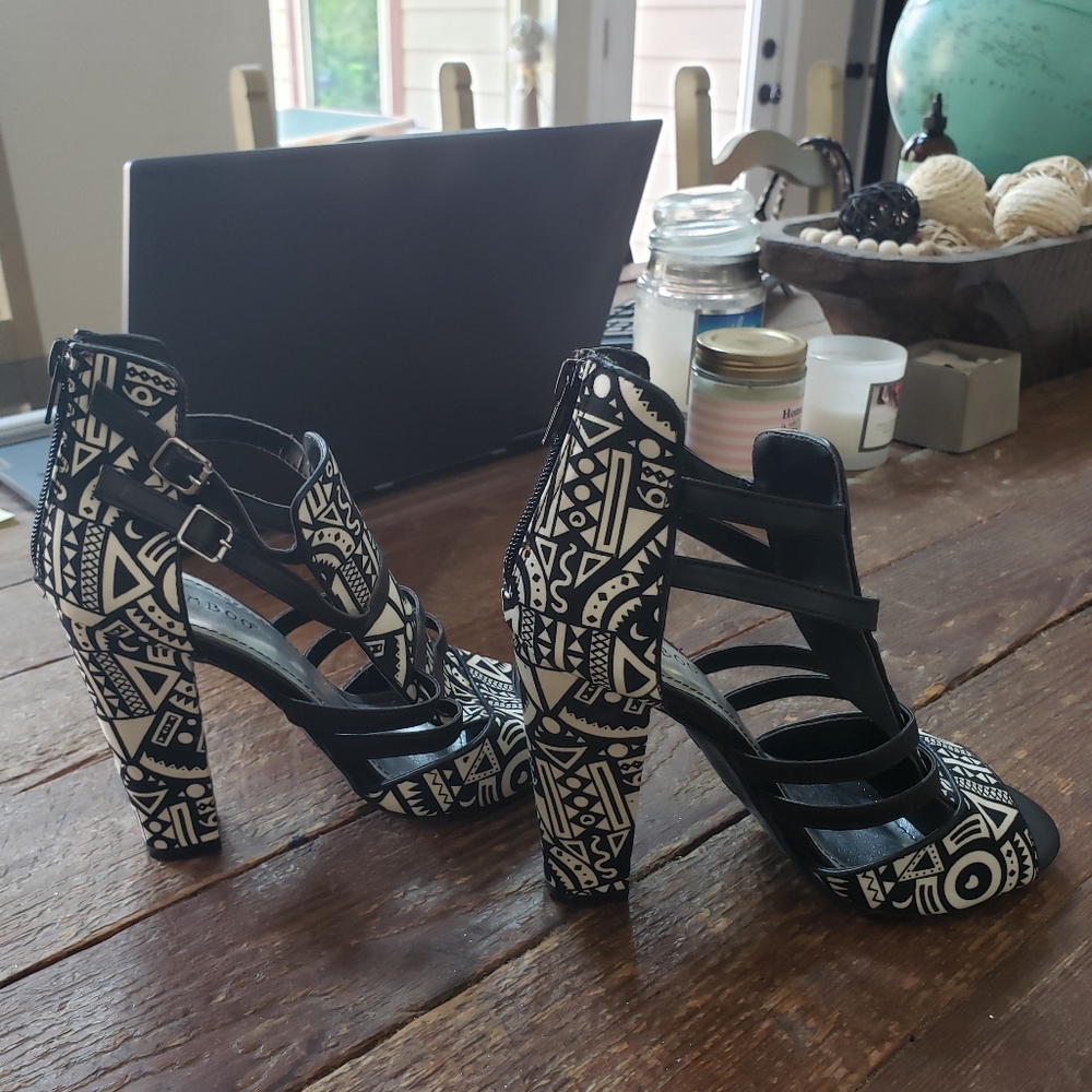 Size 7 - Picture 3 of 4